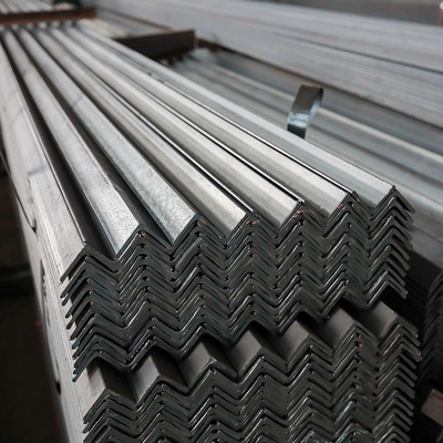 Le zinc a peint le profil Q235 0.8mm laminé à chaud galvanisé de barres d'aciers d'angle
