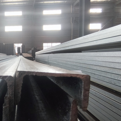 JIS S235JR a galvanisé la barre de la Manche d'acier au carbone enduite par zinc de la Manche de l'acier 50*50mm