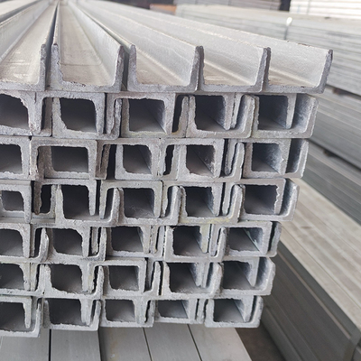 JIS S235JR a galvanisé la barre de la Manche d'acier au carbone enduite par zinc de la Manche de l'acier 50*50mm