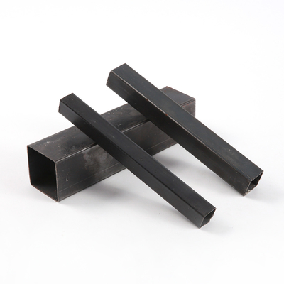 La tuyauterie noire 2 x 2 de place de fer d'AiSi 2.5mm a galvanisé le tube JIS de place