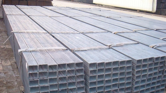 la mesure 2x2 14 a galvanisé Mme carrée Rectangular Pipe ASTM de la longueur 12m de tuyauterie